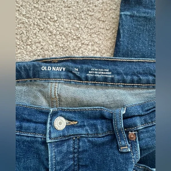 Old Navy Straight Leg Jeans - Picture 4 of 4